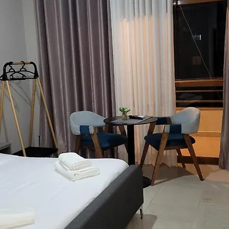 Bazar 5 Mini Апартаменты Тирана