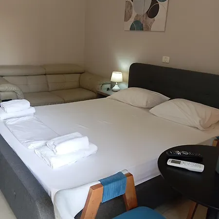 Bazar 5 Mini Apartment Tirana